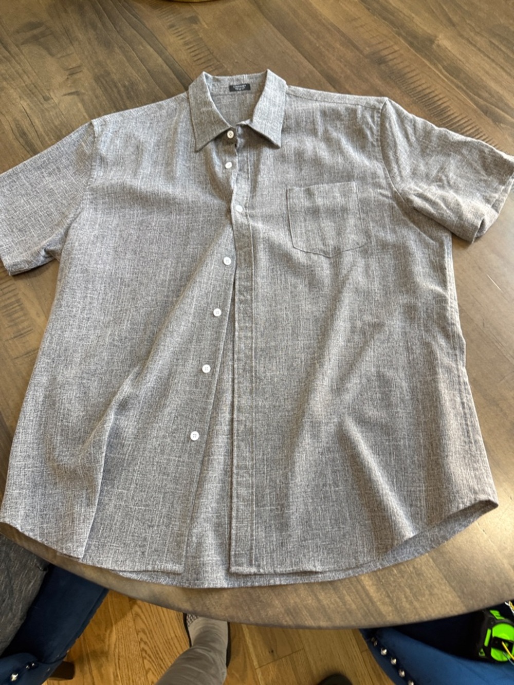 Men's Short-Sleeve Button-Down Shirt in Light Heather Gray
